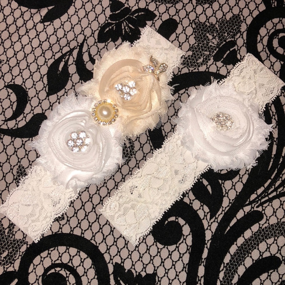 2 Lace Garters with Flowers and Rhinestones